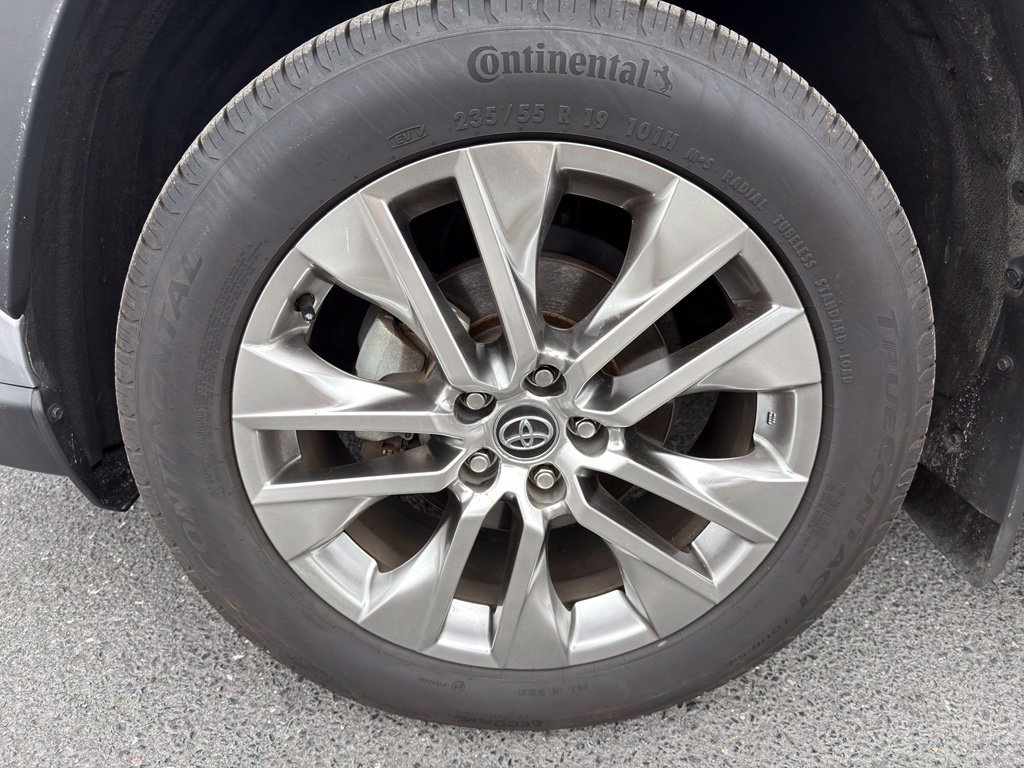 Used 2020 Toyota RAV4 XLE Premium AWD/4WD image 20