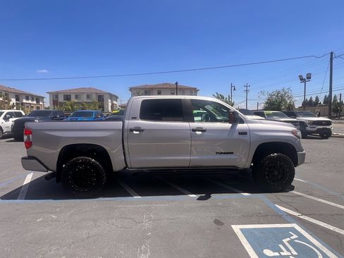 Used 2020 Toyota Tundra SR5 w/ SR5 Convenience Package AWD/4WD image 4