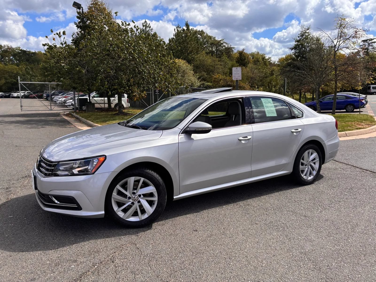 Used 2018 Volkswagen Passat 2.0T SE FWD image 30