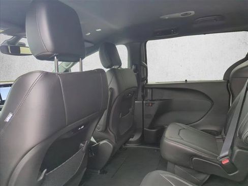 New 2026 Chrysler Pacifica Select image 17