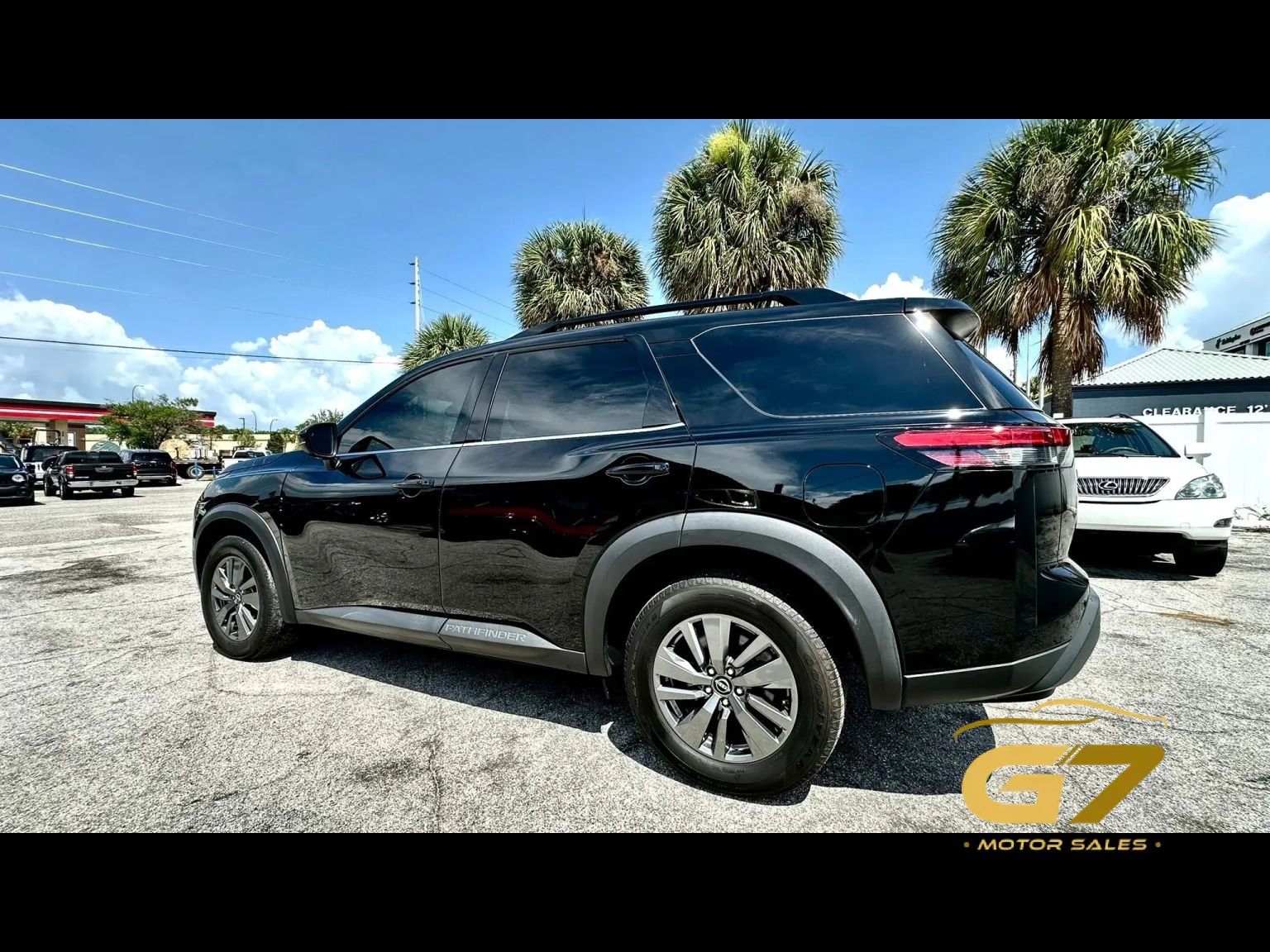 Used 2024 Nissan Pathfinder SV AWD/4WD image 5