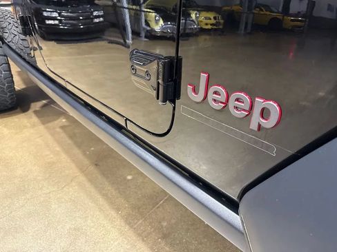 Used 2023 Jeep Gladiator Rubicon w/ Cold Weather Group AWD/4WD image 68