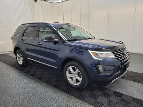 Used 2016 Ford Explorer XLT w/ Equipment Group 202A AWD/4WD image 11