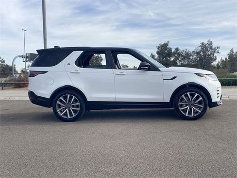 Used 2025 Land Rover Discovery Dynamic SE image 16