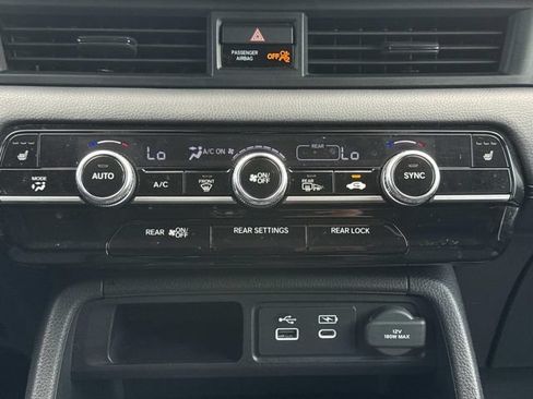 Certified 2025 Honda Pilot Touring image 15