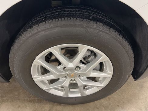 Certified 2023 Chevrolet Equinox LT w/ Driver Convenience Package image 18