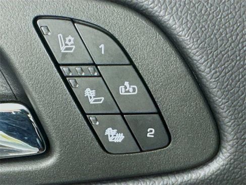 Used 2013 Chevrolet Avalanche LTZ image 22