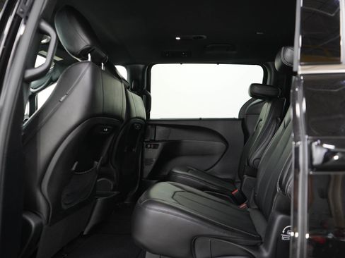 Used 2025 Chrysler Pacifica Select FWD image 20