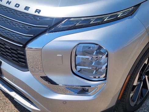 New 2025 Mitsubishi Outlander SE image 5
