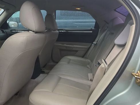 Used 2005 Chrysler 300 Touring image 6