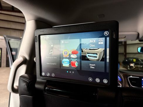 Used 2018 Chrysler Pacifica Touring-L Plus w/ Advanced Safetytec Group FWD image 25