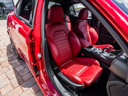 Used 2024 Alfa Romeo Giulia Veloce RWD image 32