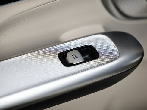 Used 2023 Mercedes-Benz GLC 300 4MATIC image 25