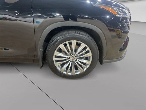 Used 2021 Toyota Highlander Platinum AWD/4WD image 4