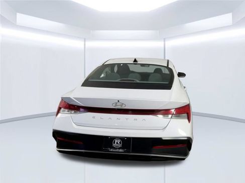 Used 2025 Hyundai Elantra SEL FWD image 8