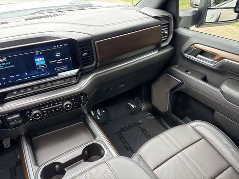 Used 2024 Chevrolet Silverado 2500 High Country w/ High Country Premium Package AWD/4WD image 28