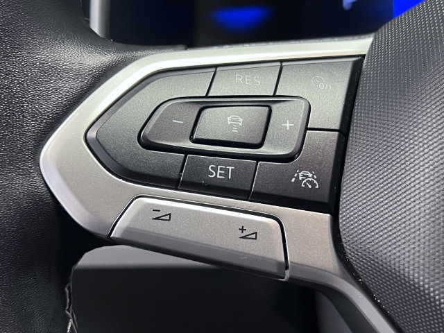 Certified 2025 Volkswagen Taos SE FWD image 20