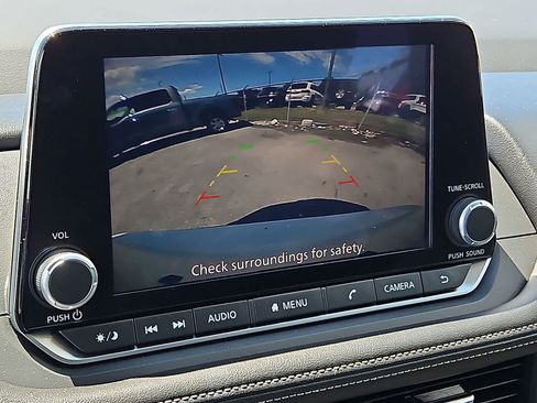Used 2025 Nissan Rogue SV AWD/4WD image 18