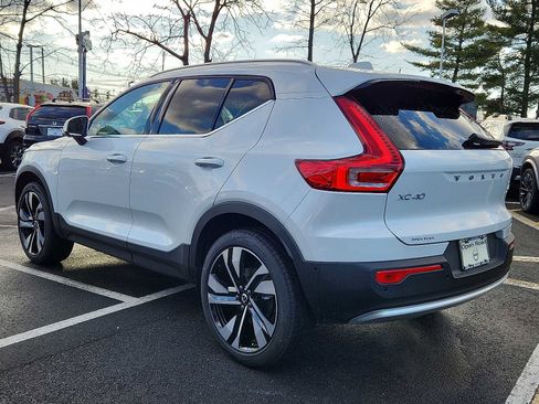Used 2025 Volvo XC40 B5 Ultra w/ Protection Package Premier image 4