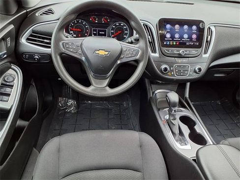 Used 2023 Chevrolet Malibu LT image 3