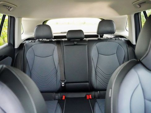 New 2025 Volkswagen Tiguan SE image 35