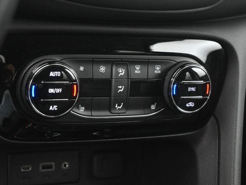 Used 2023 Buick Encore GX Select AWD/4WD image 23