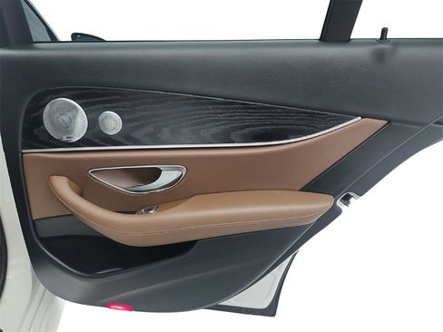 Used 2018 Mercedes-Benz E 300 4MATIC image 31