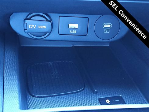 Used 2025 Hyundai Elantra SEL image 27