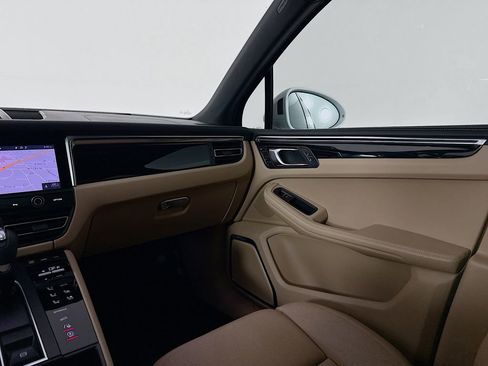 Used 2023 Porsche Macan image 25