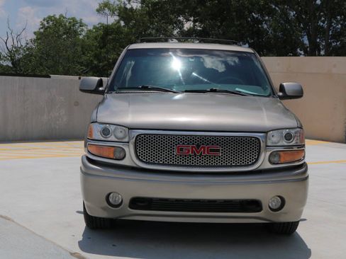 Used 2001 GMC Yukon XL Denali AWD/4WD image 10