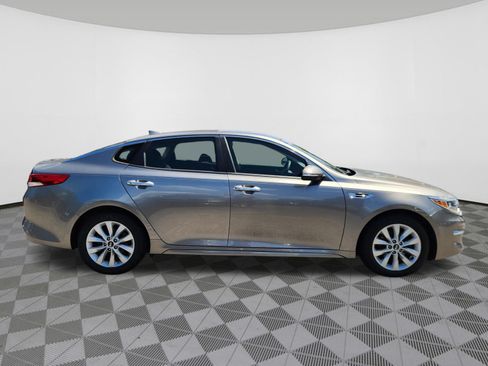 Used 2018 Kia Optima LX w/ 17" Alloy Wheels Package FWD image 6