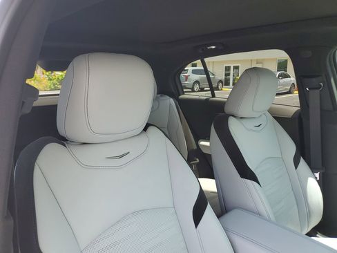Certified 2025 Cadillac XT4 Sport FWD image 25