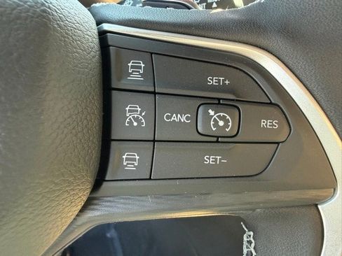 New 2025 Jeep Grand Cherokee Altitude image 14