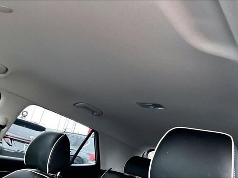 Certified 2022 Hyundai Venue Limited w/ Cargo Package image 12