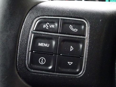 Used 2018 Jeep Wrangler Unlimited Sahara w/ Connectivity Group AWD/4WD image 19