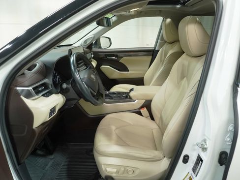 Used 2020 Toyota Highlander Limited AWD/4WD image 12