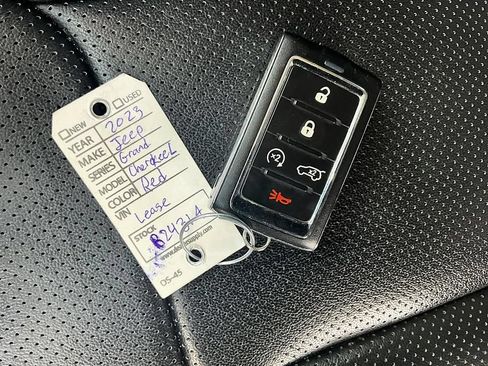 Used 2023 Jeep Grand Cherokee L Limited w/ Luxury Tech Group II AWD/4WD image 41