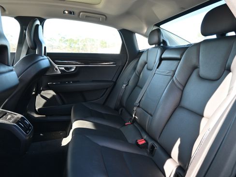 Used 2018 Volvo S90 T6 Momentum w/ Convenience Package image 17