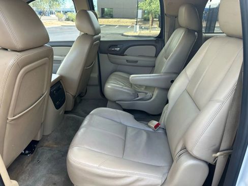 Used 2011 GMC Yukon XL SLT w/ SLT-2 Equipment Package image 15