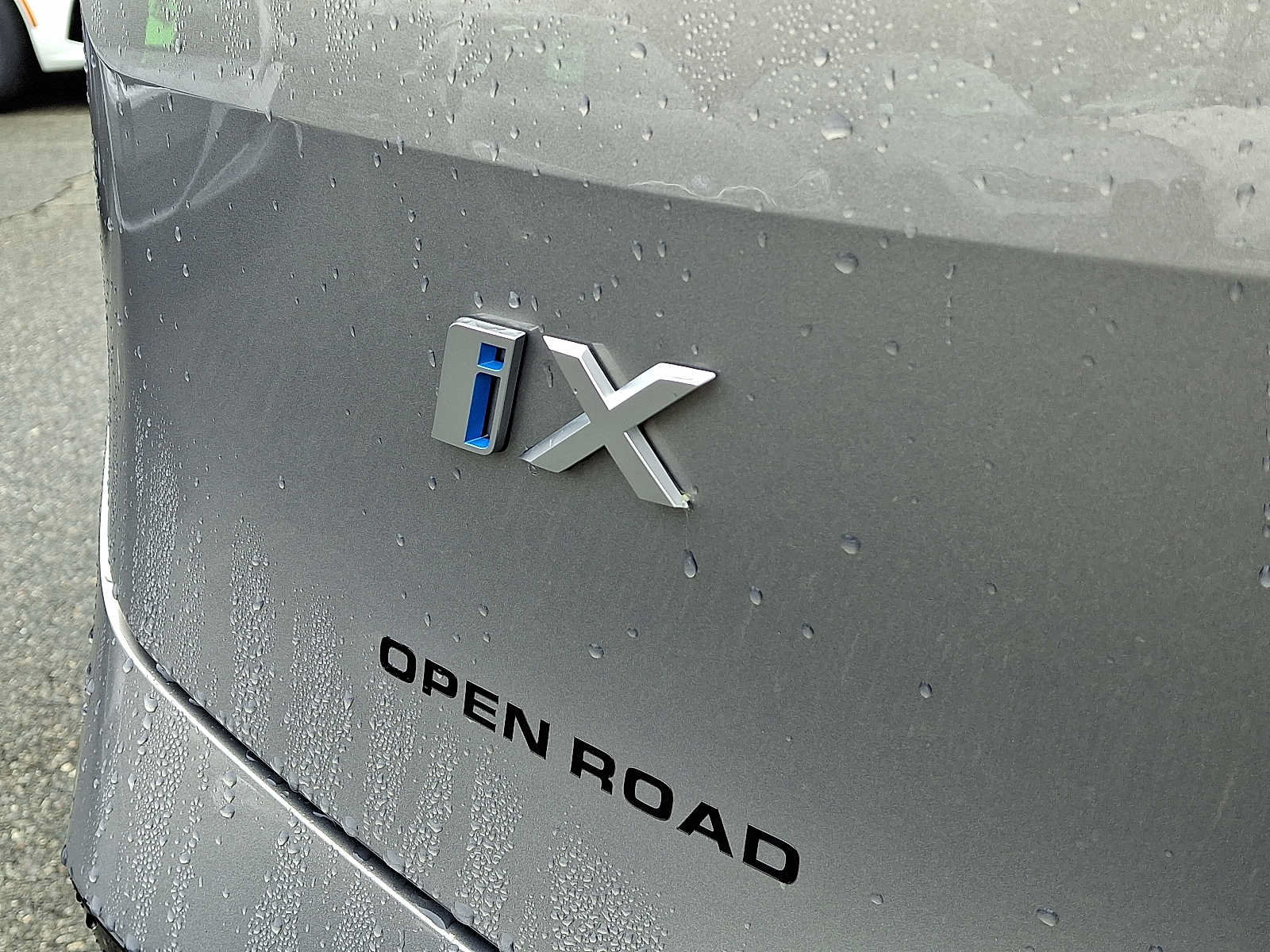 Used 2025 BMW iX xDrive50 w/ Premium Package AWD/4WD image 31