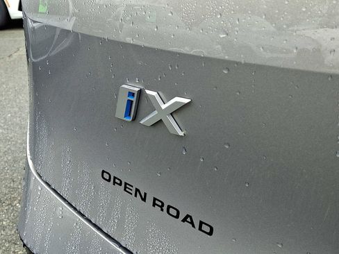 Used 2025 BMW iX xDrive50 w/ Premium Package AWD/4WD image 31