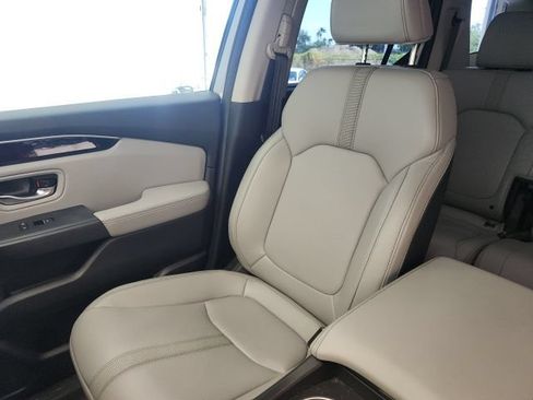 Used 2025 Honda Pilot EX-L image 16