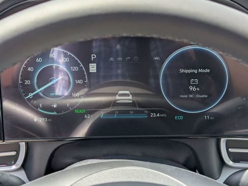 Used 2025 Hyundai Elantra Limited image 10