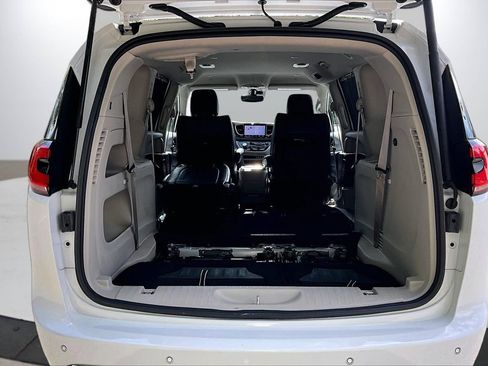 Certified 2023 Chrysler Pacifica Touring-L FWD image 25