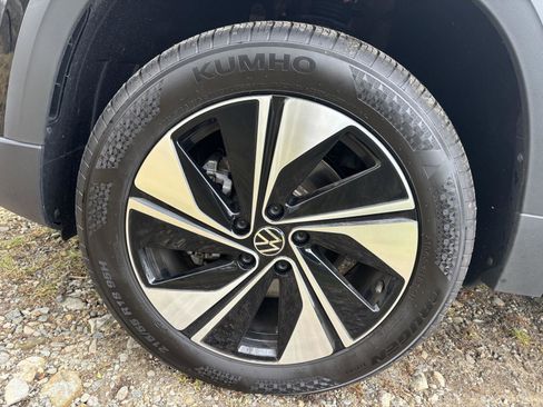 Used 2025 Volkswagen Taos SE w/ Panoramic Sunroof Package image 22