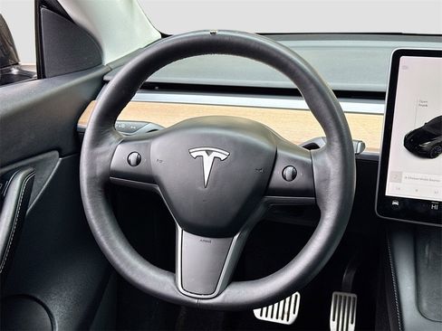 Used 2021 Tesla Model Y Long Range image 15