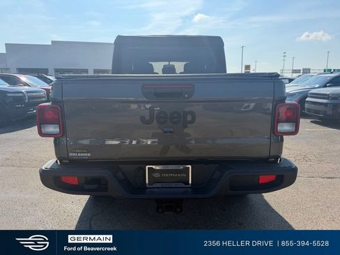 Used 2023 Jeep Gladiator Sport AWD/4WD image 7