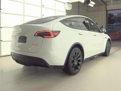 Used 2023 Tesla Model Y Long Range image 8
