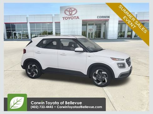 Used 2025 Hyundai Venue SEL FWD image 1