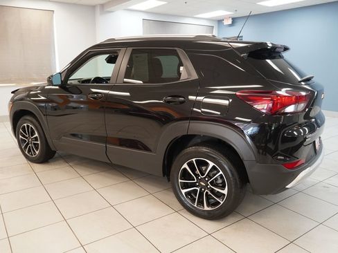 Used 2024 Chevrolet TrailBlazer LT w/ Convenience Package AWD/4WD image 7